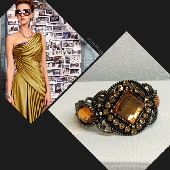 Vintage Gold Rhinestone Bracelet - Picture 3 of 9